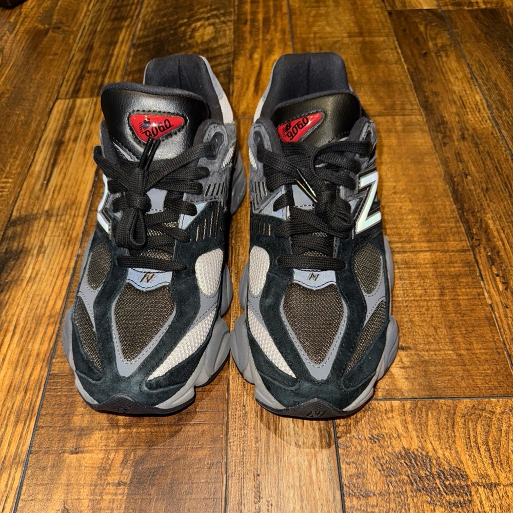 New Balance 9060- black/M8.5W10